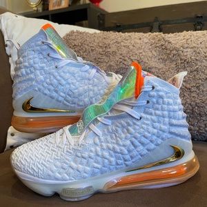 EUC size 10 men’s gorgeous Nike LeBron 17 “Future Air”
